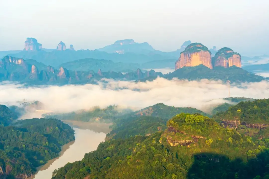 △丹霞山生存着多种珍稀的动植物。/图虫