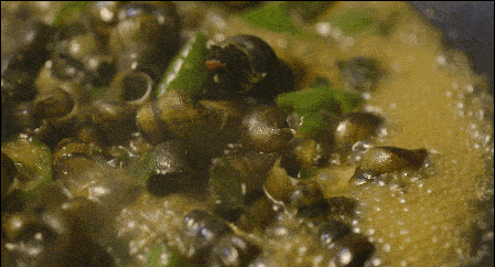 △紫苏炒山坑螺，宵夜必备。