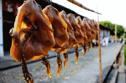 △腊鸭被誉为仁化“腊中之王”。