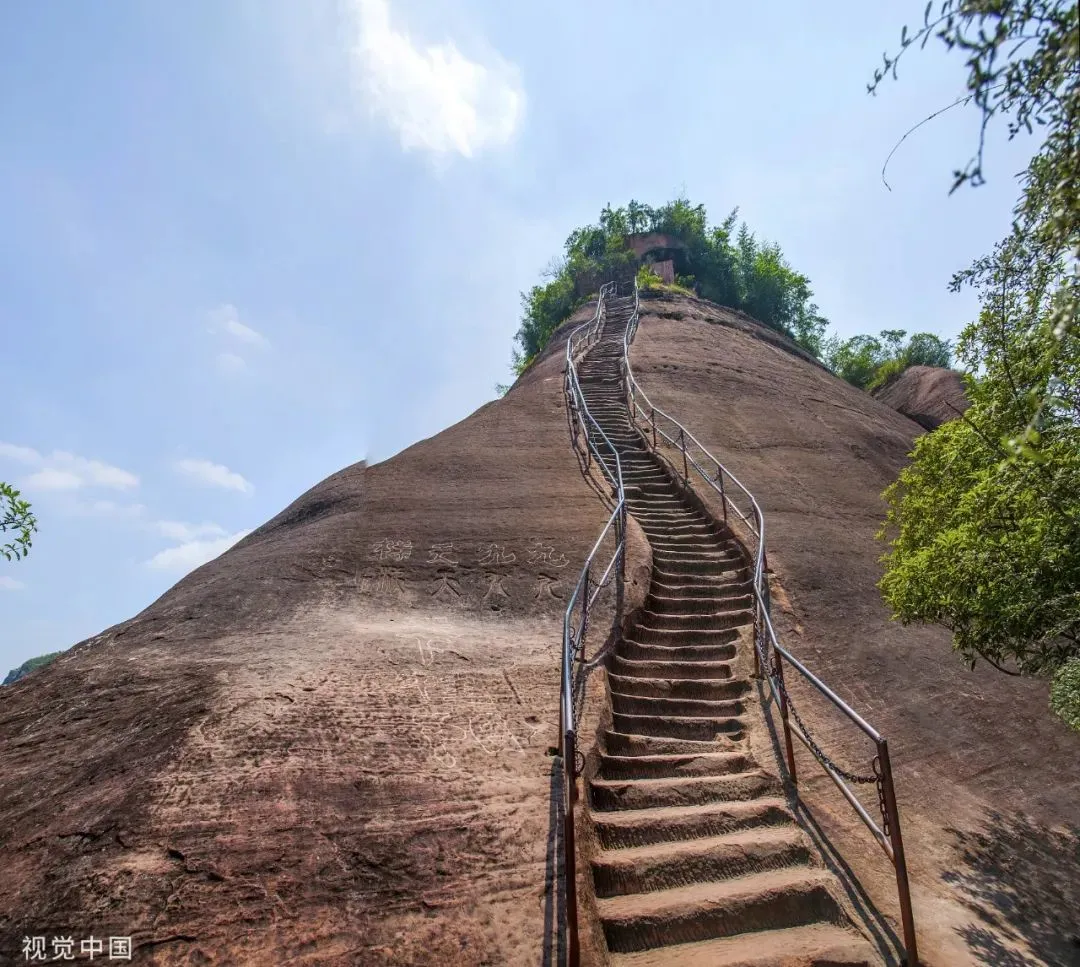 △韶关丹霞山古寨遗址细美寨前九九天梯。/视觉中国